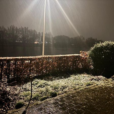 Thuiskomen, Genieten Aan Het Water Villa Maaseik Bagian luar foto