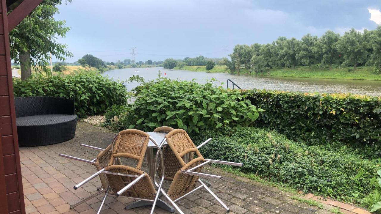 Thuiskomen, Genieten Aan Het Water Maaseik Bagian luar foto