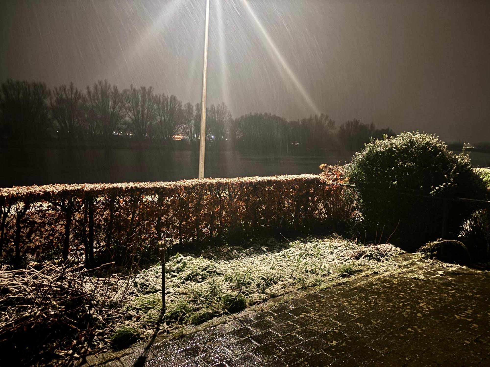 Thuiskomen, Genieten Aan Het Water Maaseik Bagian luar foto