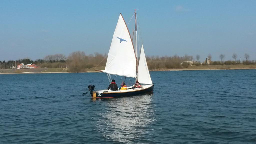 Thuiskomen, Genieten Aan Het Water Villa Maaseik Bagian luar foto