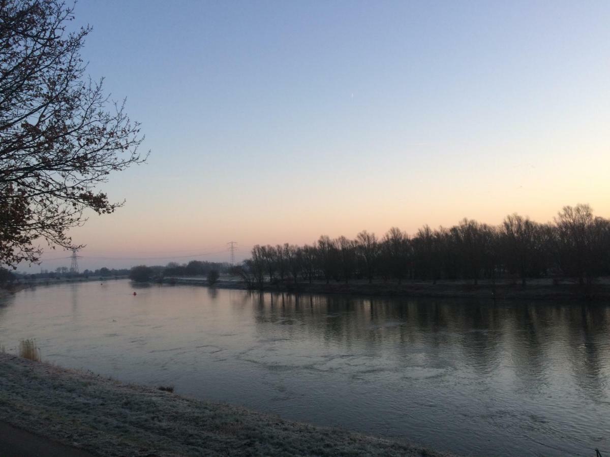 Thuiskomen, Genieten Aan Het Water Maaseik Bagian luar foto