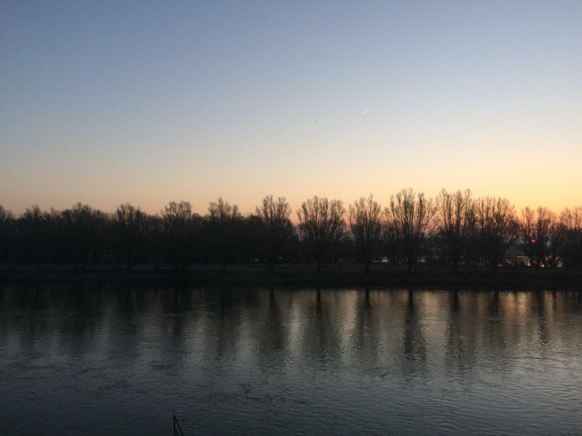 Thuiskomen, Genieten Aan Het Water Maaseik Bagian luar foto